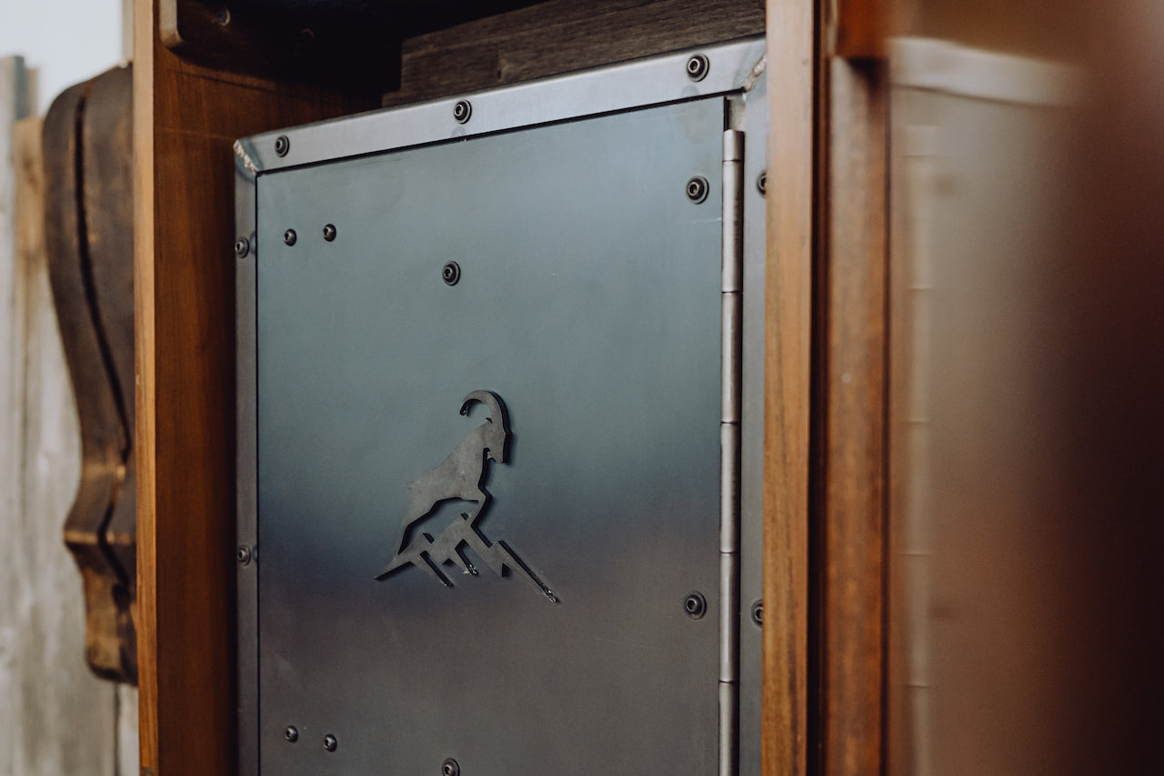 Konstantin I. mit ALPENBOCK Waffenschrank